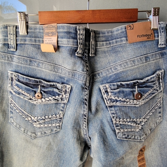 Brand New! Flypaper Mens  33 x 30 Flap Pockets Distressed Denim Light Wash Jeans - Picture 3 of 9